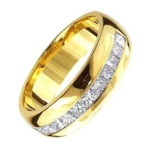 anillo de boda de oro con brillantes