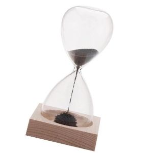 reloj de arena con base de madera