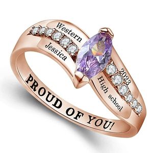 anillo de graduacion personalizable, de oro rosa con piedra de nacimiento